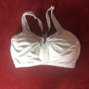 34DD sports bra vs